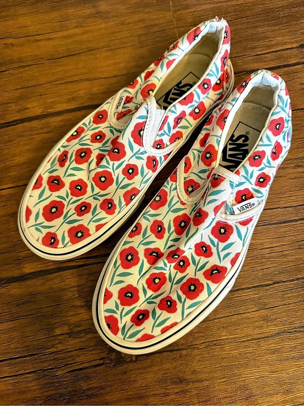 Vans Classic Slip-On Poppy Floral Sneakers in Cream & Red